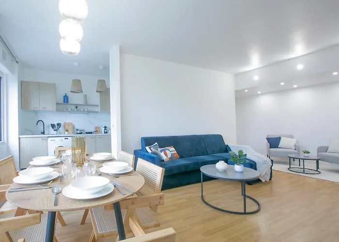 Majestic & Idyllic Parisian Flat - Champs-elysees * Париж